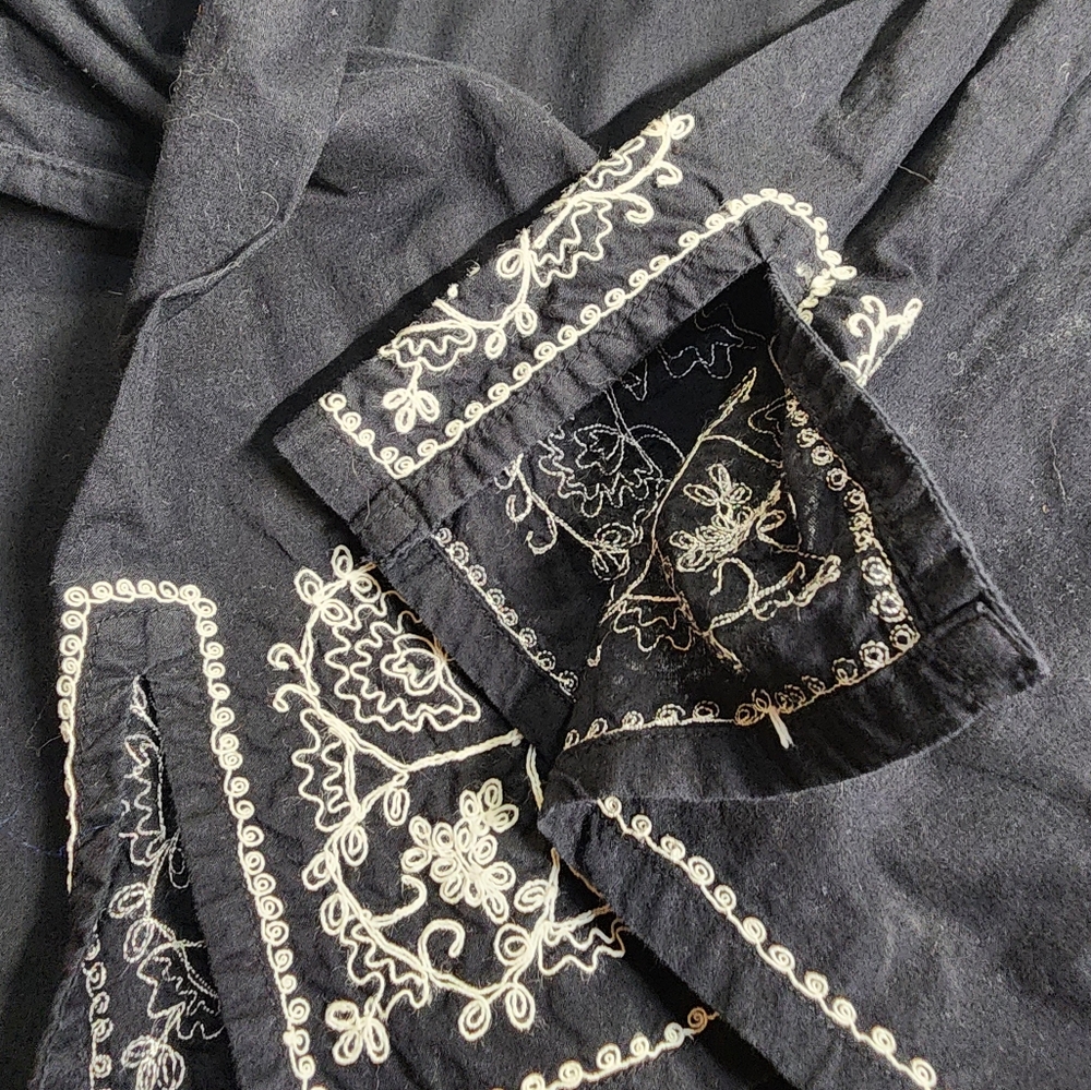 Boho Black Peasant Top with Cream Embroidery – Size Large (No Tag) - Picture 3 of 3